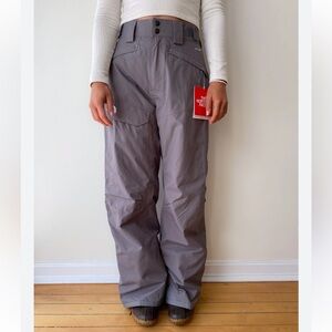 North face hyvent nylon ski snow pants size xs with tons of pockets